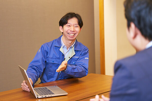 社員や業務内容のイメージ写真